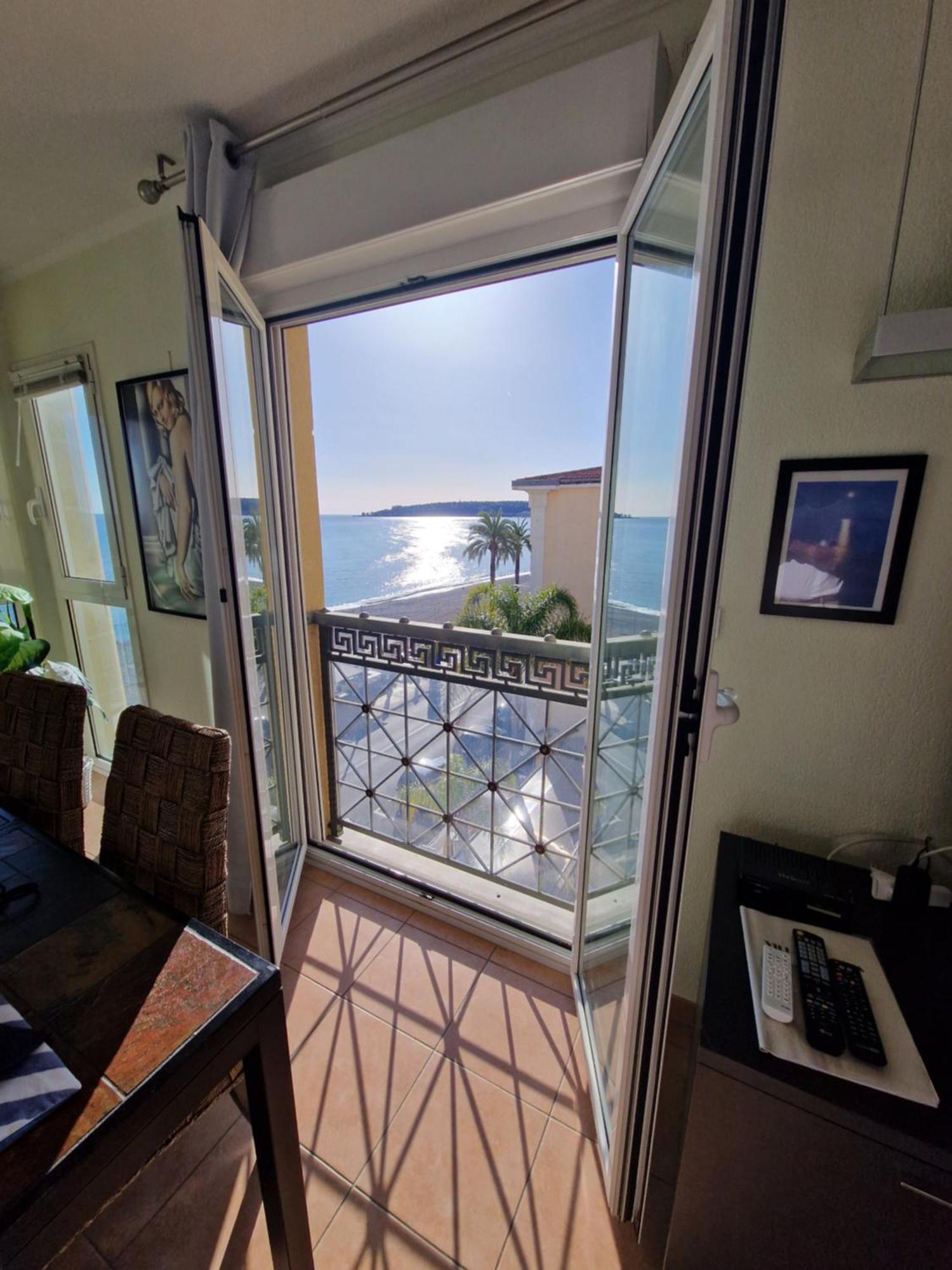Villa Azzurra Menton Apt Luxe, Front Mer, 4Th Floor Of 5, Wifi, Tvsat, Climate エクステリア 写真